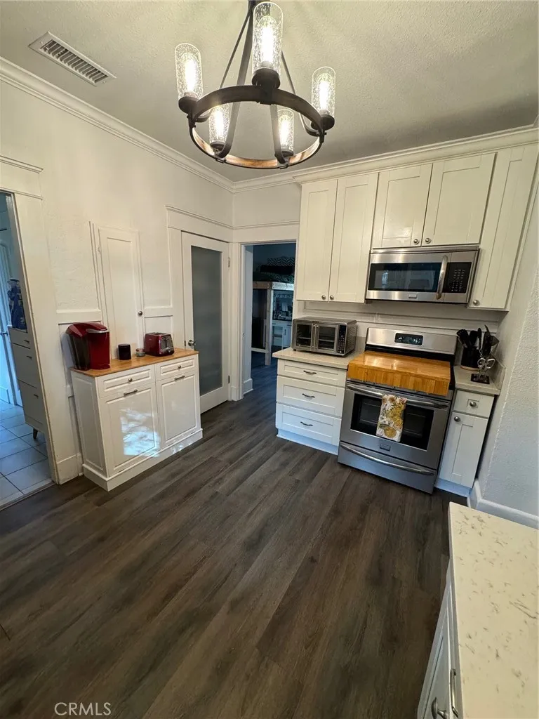 1355 N Gordon Street, Pomona, California 91768 home-pic-30